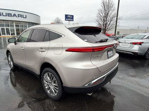 Used 2021 Toyota Venza XLE w/ Carpet Mat Package (TMS) image 6