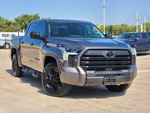 Used 2022 Toyota Tundra SR5 AWD/4WD image 2