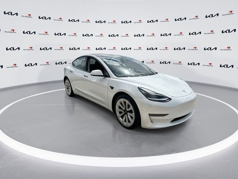 Used 2022 Tesla Model 3 RWD image 2