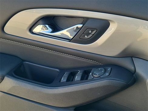 Used 2018 Chevrolet Traverse LT image 17
