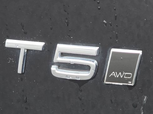 Used 2021 Volvo XC40 T5 Momentum w/ Premium Package image 24