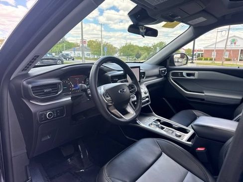 Used 2023 Ford Explorer XLT w/ Equipment Group 202A AWD/4WD image 9