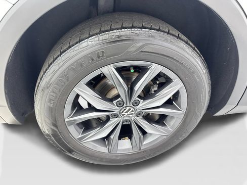 Used 2023 Volkswagen Tiguan SE w/ Panoramic Sunroof Package FWD image 87