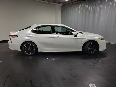 Used 2019 Toyota Camry XSE FWD image 9