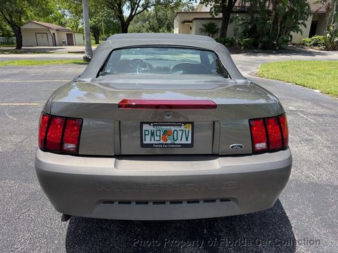 Used 2002 Ford Mustang Convertible RWD image 28
