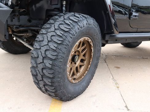 Used 2017 Jeep Wrangler Unlimited Rubicon image 28