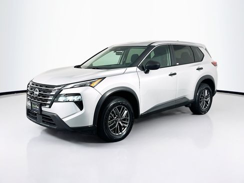 Used 2024 Nissan Rogue S AWD/4WD image 3
