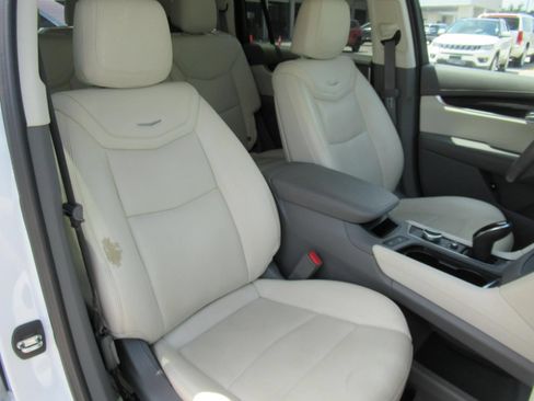 Used 2022 Cadillac XT6 Premium Luxury AWD/4WD image 10