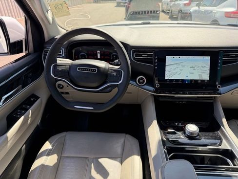 Used 2022 Jeep Wagoneer Series I w/ Premium Group I image 12