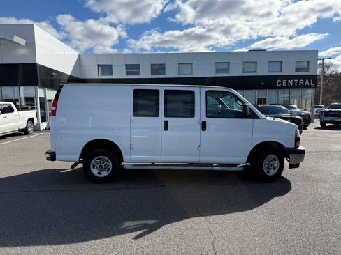 Used 2025 GMC Savana 2500 w/ Driver Convenience Package RWD image 8