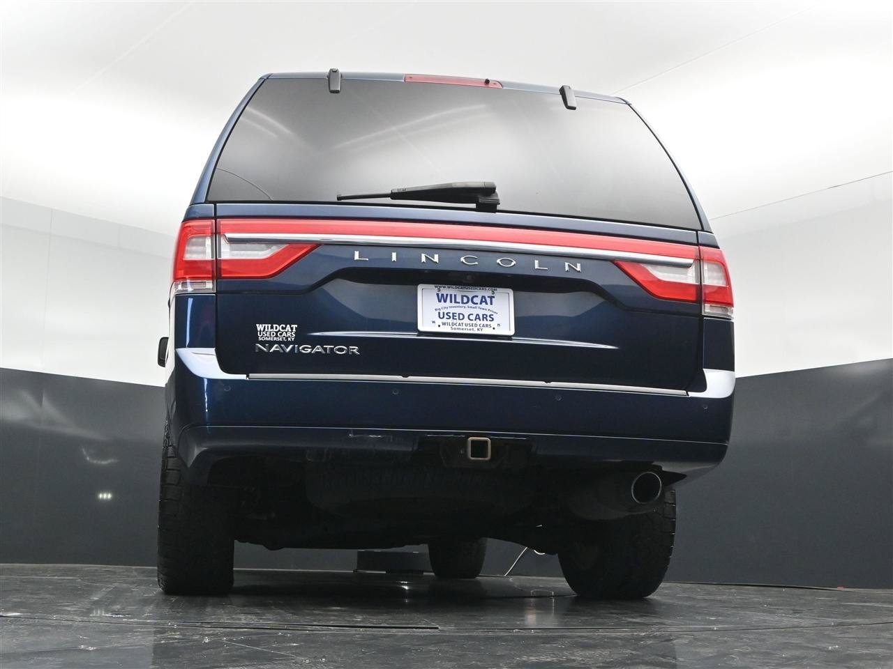 Used 2017 Lincoln Navigator Select AWD/4WD image 33