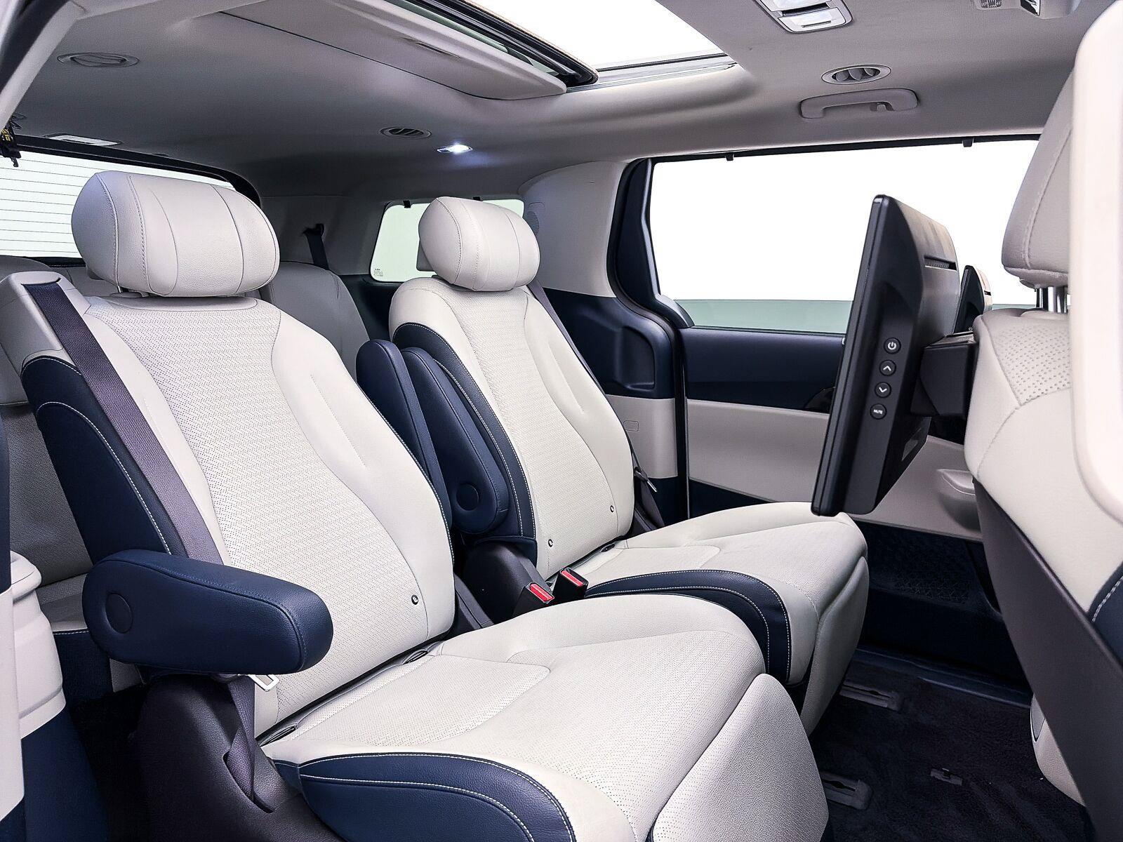Used 2025 Kia Carnival SX Prestige FWD image 39
