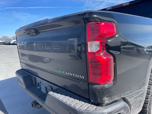 Used 2022 Chevrolet Silverado 1500 Custom image 4