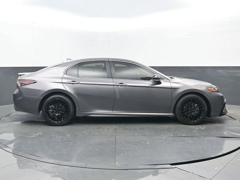 Used 2023 Toyota Camry SE image 2