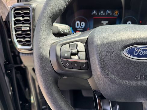 Used 2025 Ford Ranger Lariat w/ Black Appearance Package AWD/4WD image 16