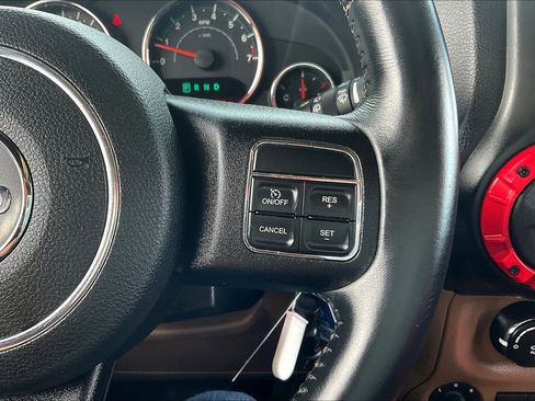 Used 2016 Jeep Wrangler Unlimited Rubicon w/ Connectivity Group image 23