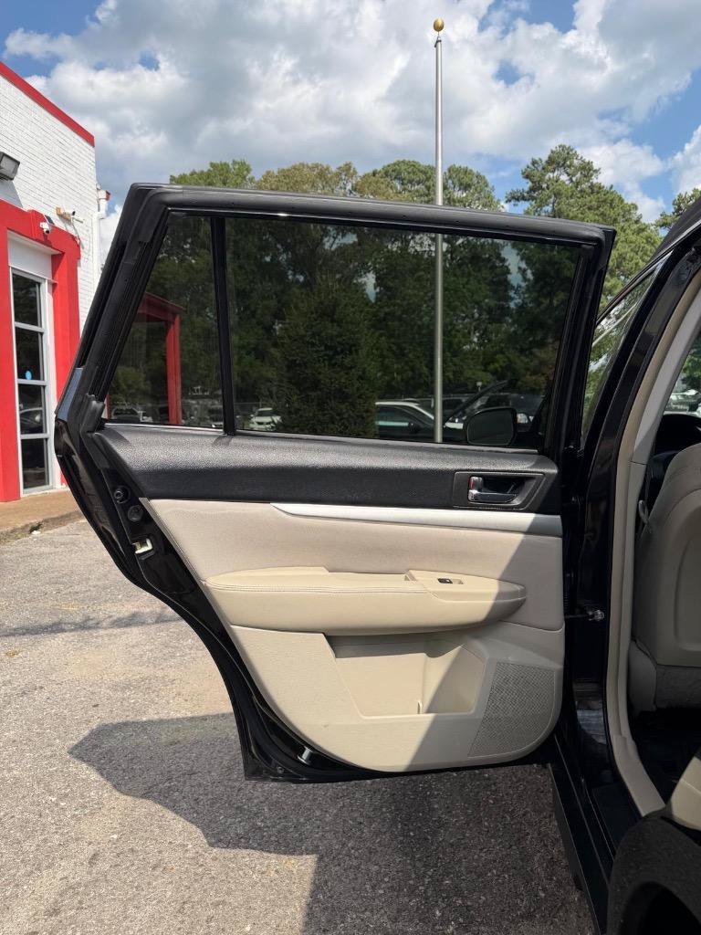Used 2013 Subaru Outback 2.5i Premium AWD/4WD image 10