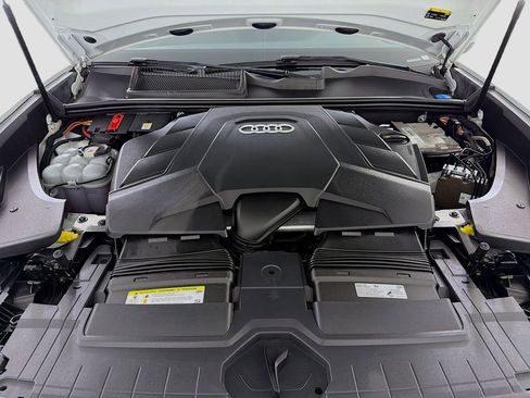 Used 2020 Audi Q8 Premium Plus w/ Premium Plus Package image 34