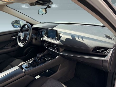 Certified 2023 Volvo XC40 B5 Plus w/ Protection Package Premier image 26