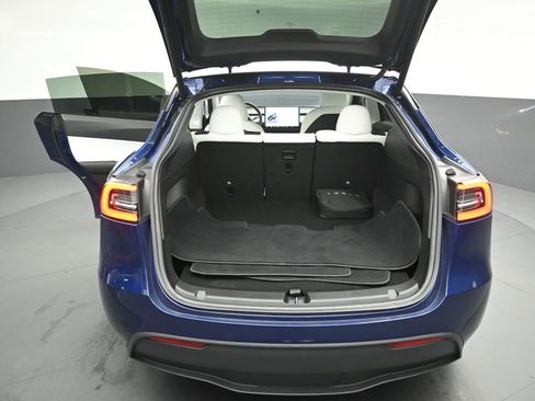 Used 2022 Tesla Model Y Long Range image 20