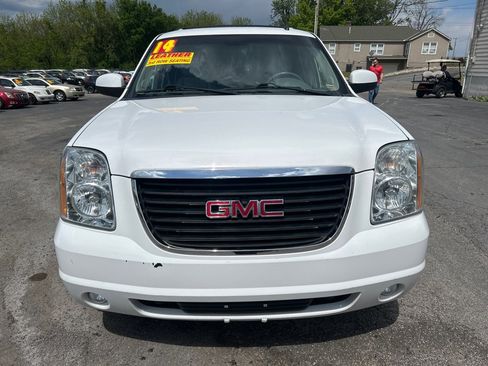 Used 2014 GMC Yukon XL SLT w/ SLT-2 Equipment Package AWD/4WD image 3