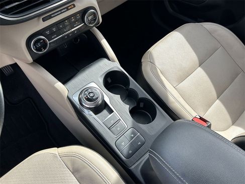 Used 2020 Ford Escape Titanium image 22