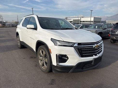 Used 2022 Chevrolet Traverse LT w/ LT Premium Package image 1