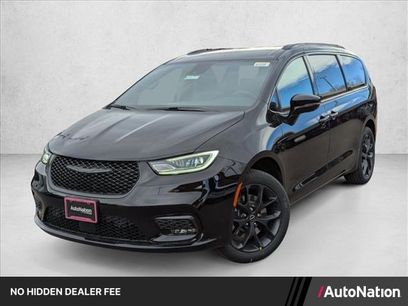 New 2026 Chrysler Pacifica Select w/ S Appearance Package