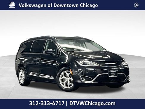 Used 2017 Chrysler Pacifica Touring-L Plus w/ Advanced Safetytec Group image 1
