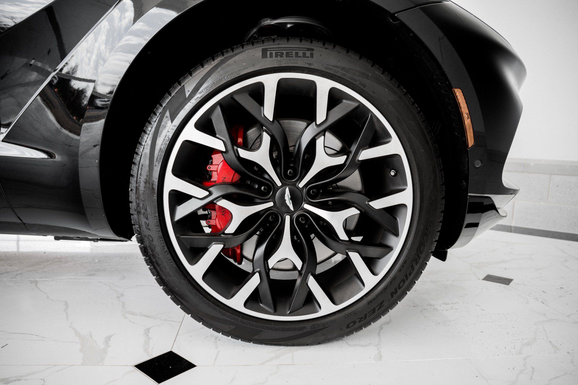 Used 2022 Aston Martin DBX AWD/4WD image 43