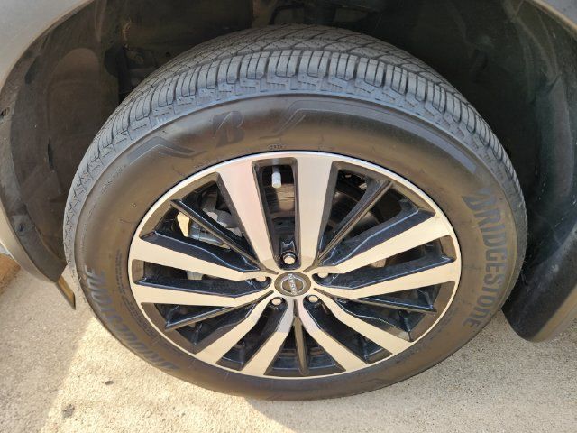 Used 2025 Nissan Pathfinder Platinum FWD image 9