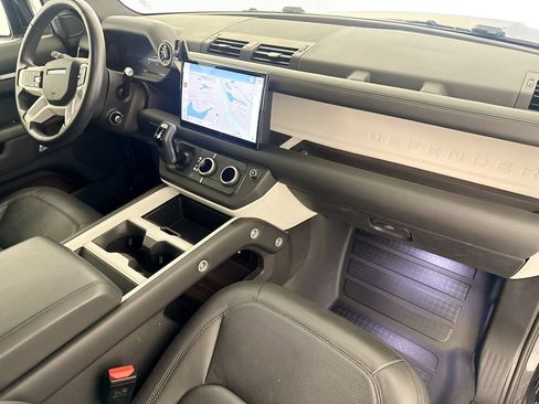 Used 2025 Land Rover Defender 130 X-Dynamic SE AWD/4WD image 31