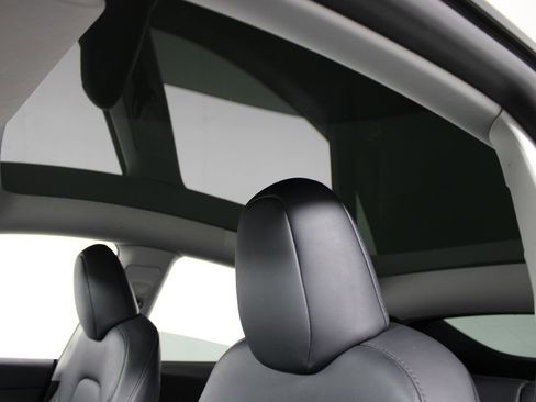 Used 2023 Tesla Model Y Long Range image 9