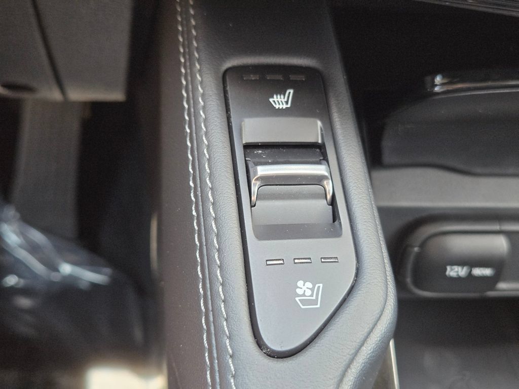 Certified 2023 Kia Telluride EX w/ EX Captain's Chair Package FWD image 31