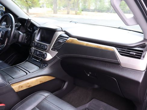 Used 2017 GMC Yukon Denali w/ Open Road Package AWD/4WD image 17