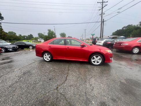 Used 2014 Toyota Camry SE FWD image 4