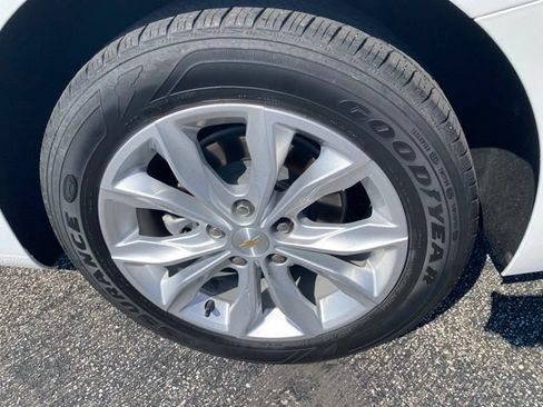 Used 2024 Chevrolet Malibu LT FWD image 11