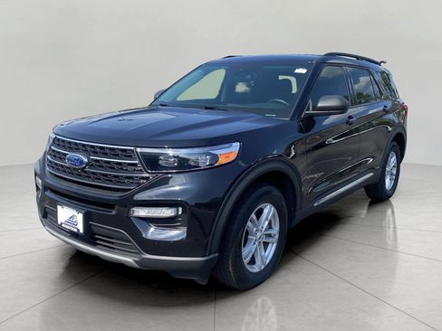 Used 2024 Ford Explorer XLT w/ Equipment Group 202A AWD/4WD image 30
