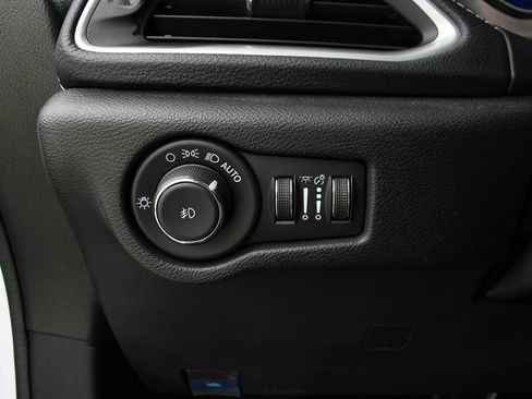 Used 2023 Chrysler Pacifica Limited w/ S Appearance Package FWD image 40