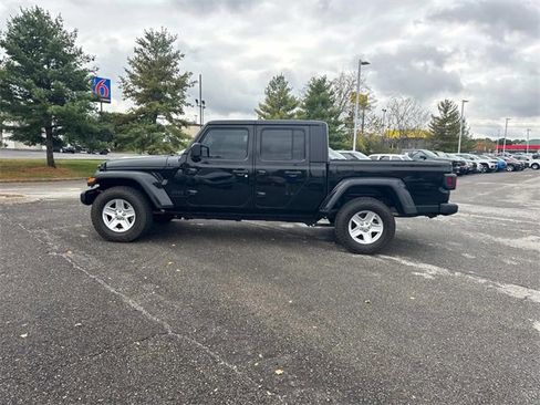 Used 2022 Jeep Gladiator Sport image 8