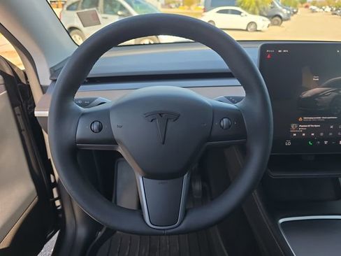 Used 2023 Tesla Model Y Long Range image 16