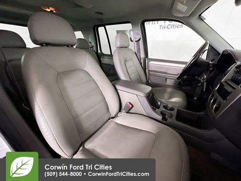 Used 2004 Ford Explorer XLT image 17