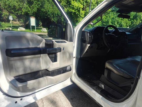 Used 2019 Ford F150 XL w/ Equipment Group 101A Mid AWD/4WD image 10