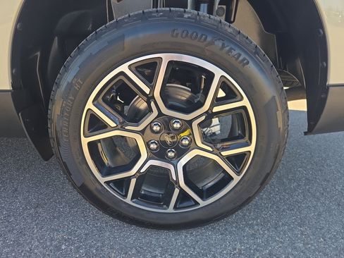 New 2025 Ford Maverick Lariat w/ 4K Tow Package image 11