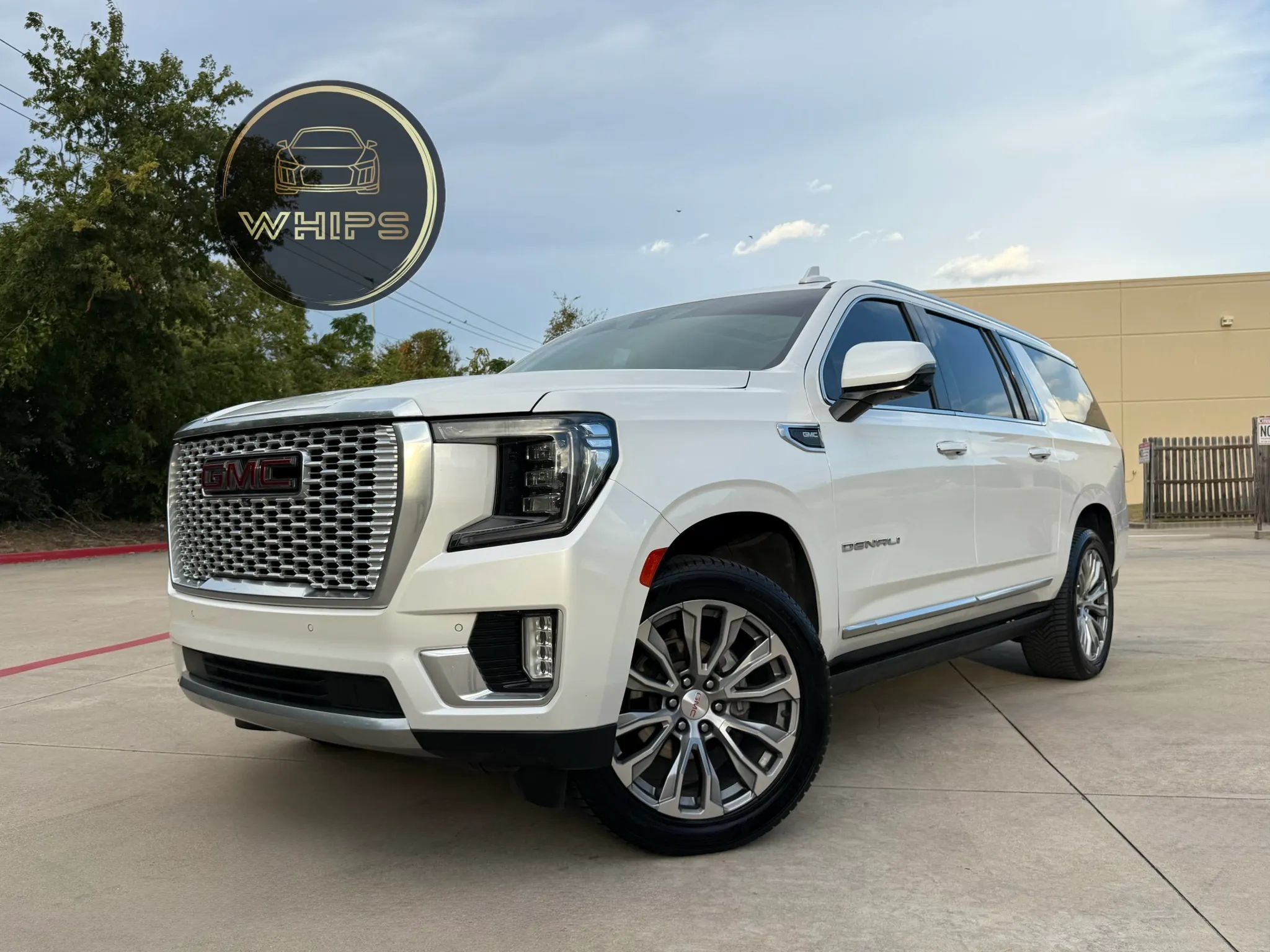 Used 2021 GMC Yukon XL Denali w/ Denali Premium Package AWD/4WD image 1