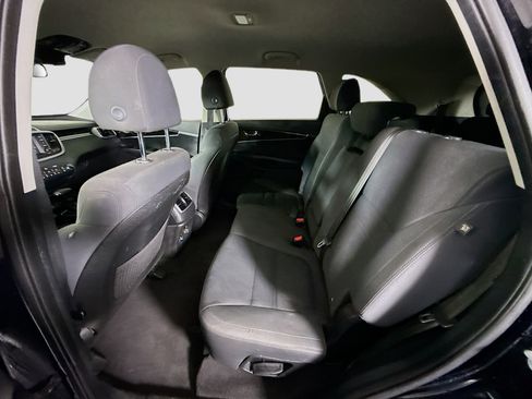 Used 2019 Kia Sorento FWD image 24