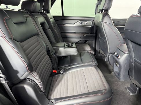 Used 2025 Ford Explorer ST-Line w/ ST-Line Street Pack image 32