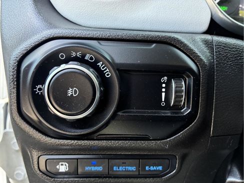 Used 2023 Jeep Wrangler Unlimited Sahara AWD/4WD image 17