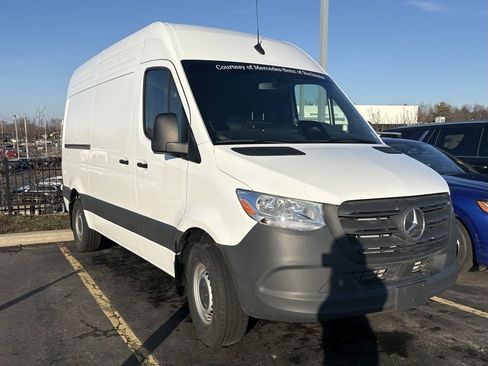 Used 2025 Mercedes-Benz Sprinter 2500 image 3
