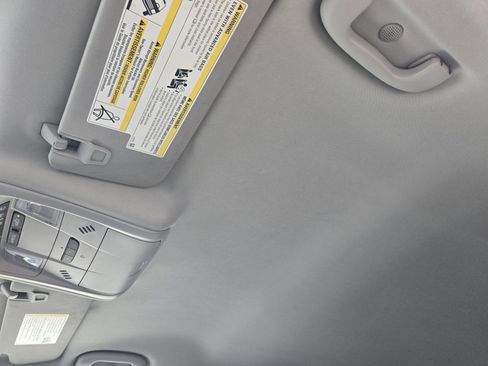 Used 2022 GMC Terrain SLT image 19